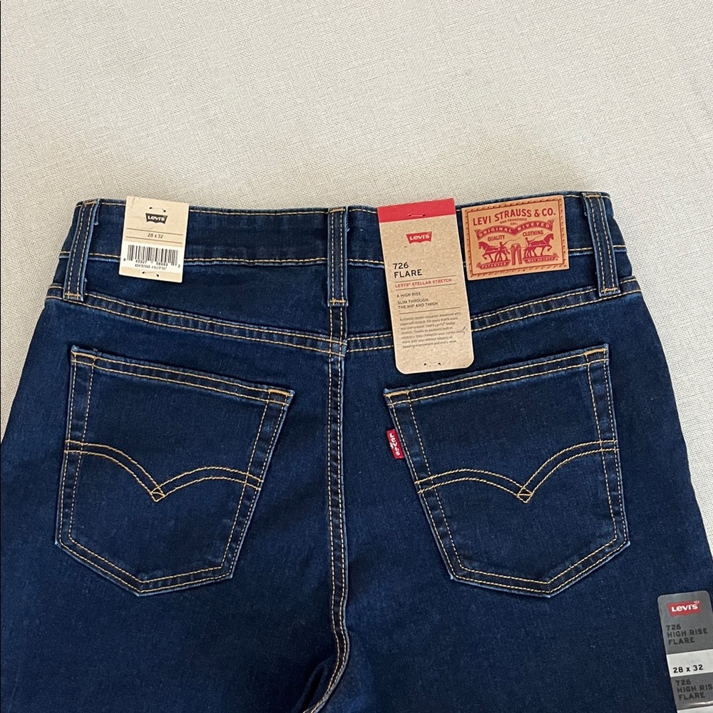 Levi's 726 Jeans Women's flare Leg high rise size 28x32. New. - Picture 8 of 14